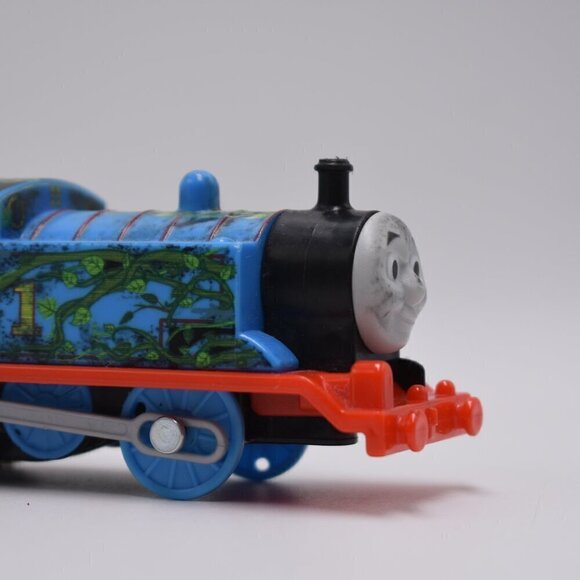 Thomas & Friends TrackMaster Scrapyard Escape Motorized Railway Train Engine - Picture 2 of 7